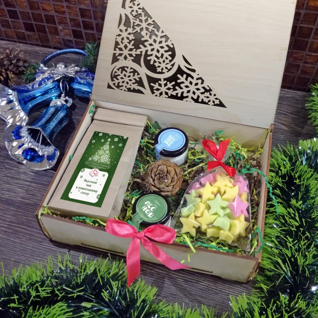 Звездопад #2 подарочный набор с чаем/кофе и сладостями в деревянной шкатулке