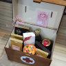 Приключения желтого чемоданчика подарочный набор с чаем/кофе и сладостями в большом деревянном ящике - фото 3