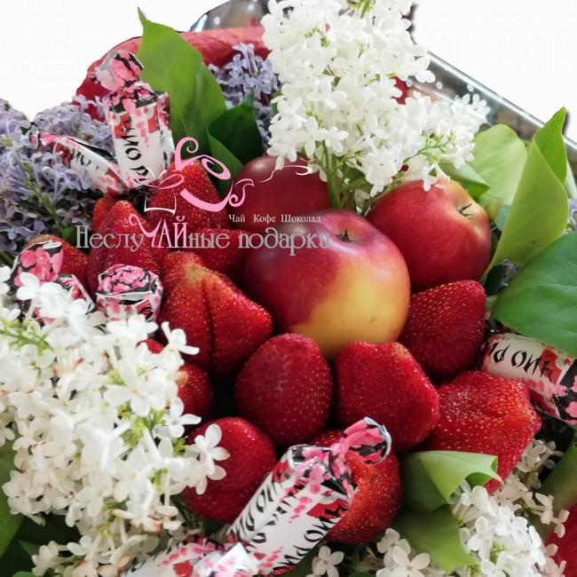 Букет Клубничная сальса из ягод и фруктов подарочный набор