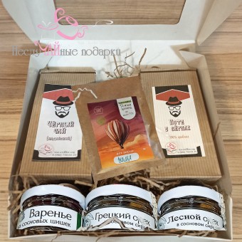 Успешный подарочный набор с чаем и сладостями в крафт-коробке 20*20 см