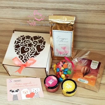 Звёздное сердце #3 подарочный набор с чаем и сладостями в деревянной шкатулке
