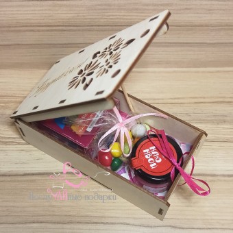 Малинка #1 подарочный мини-набор с чаем и сладостями в деревянной шкатулке 15*7,5 см